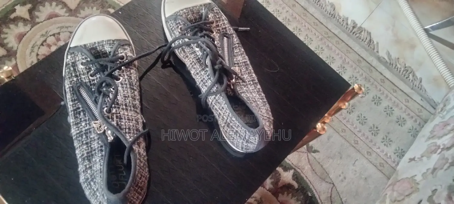 Shoes Blackand White Mix Cloure and Nice