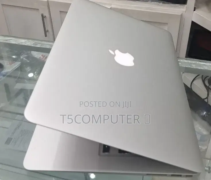New Laptop Apple MacBook Pro 2017 8GB Intel Core I7 SSD 128GB