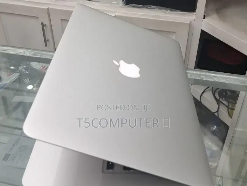 New Laptop Apple MacBook Pro 2017 8GB Intel Core I7 SSD 128GB