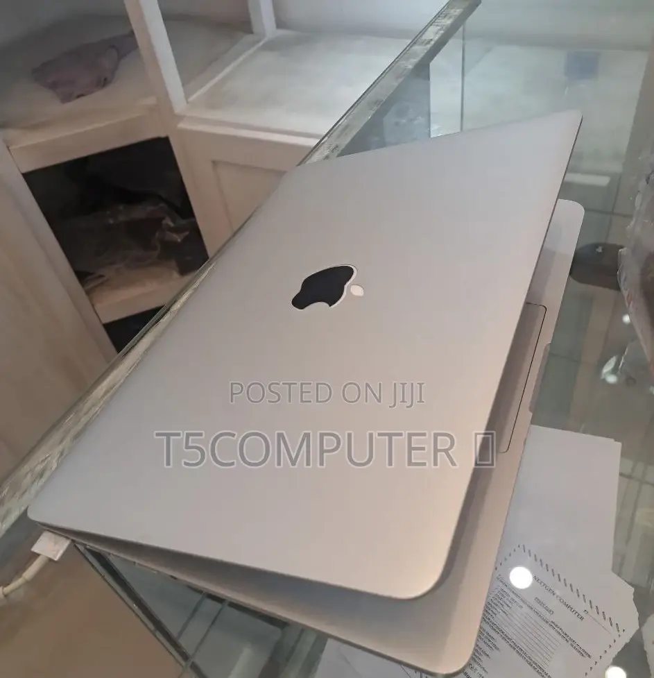 New Laptop Apple MacBook 2015 8GB Intel Core I5 SSD 128GB