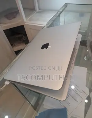 New Laptop Apple MacBook 2015 8GB Intel Core I5 SSD 128GB