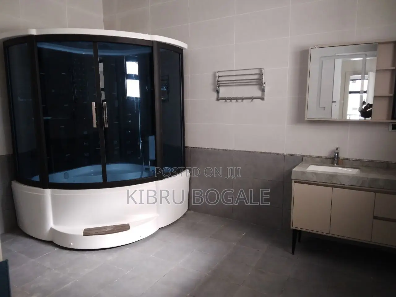 8bdrm House in Bole Bulbula for sale