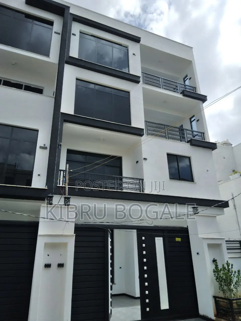 8bdrm House in Bole Bulbula for sale