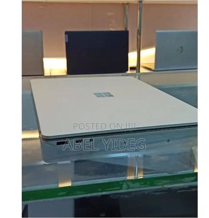New Laptop Microsoft Surface Laptop 2 8GB Intel Core I7 SSD 512GB