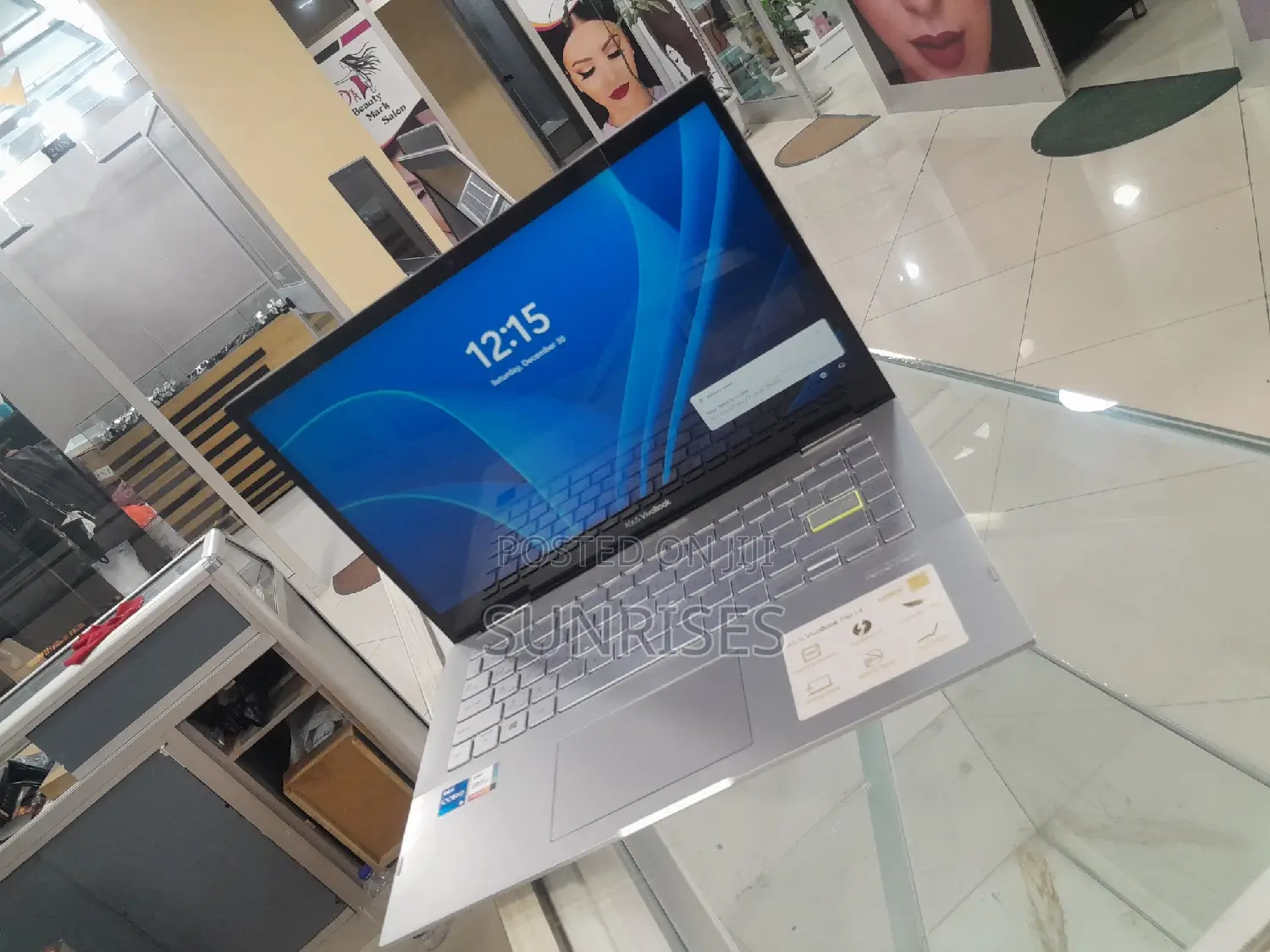 New Laptop Asus VivoBook E12 E203NAH 8GB Intel Core I5 SSD 512GB