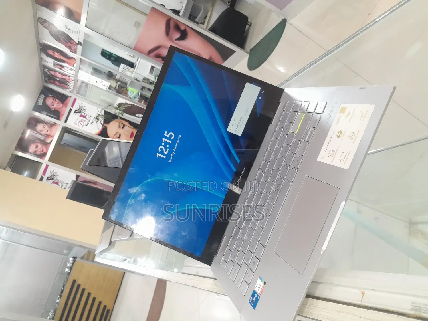 New Laptop Asus VivoBook E12 E203NAH 8GB Intel Core I5 SSD 512GB