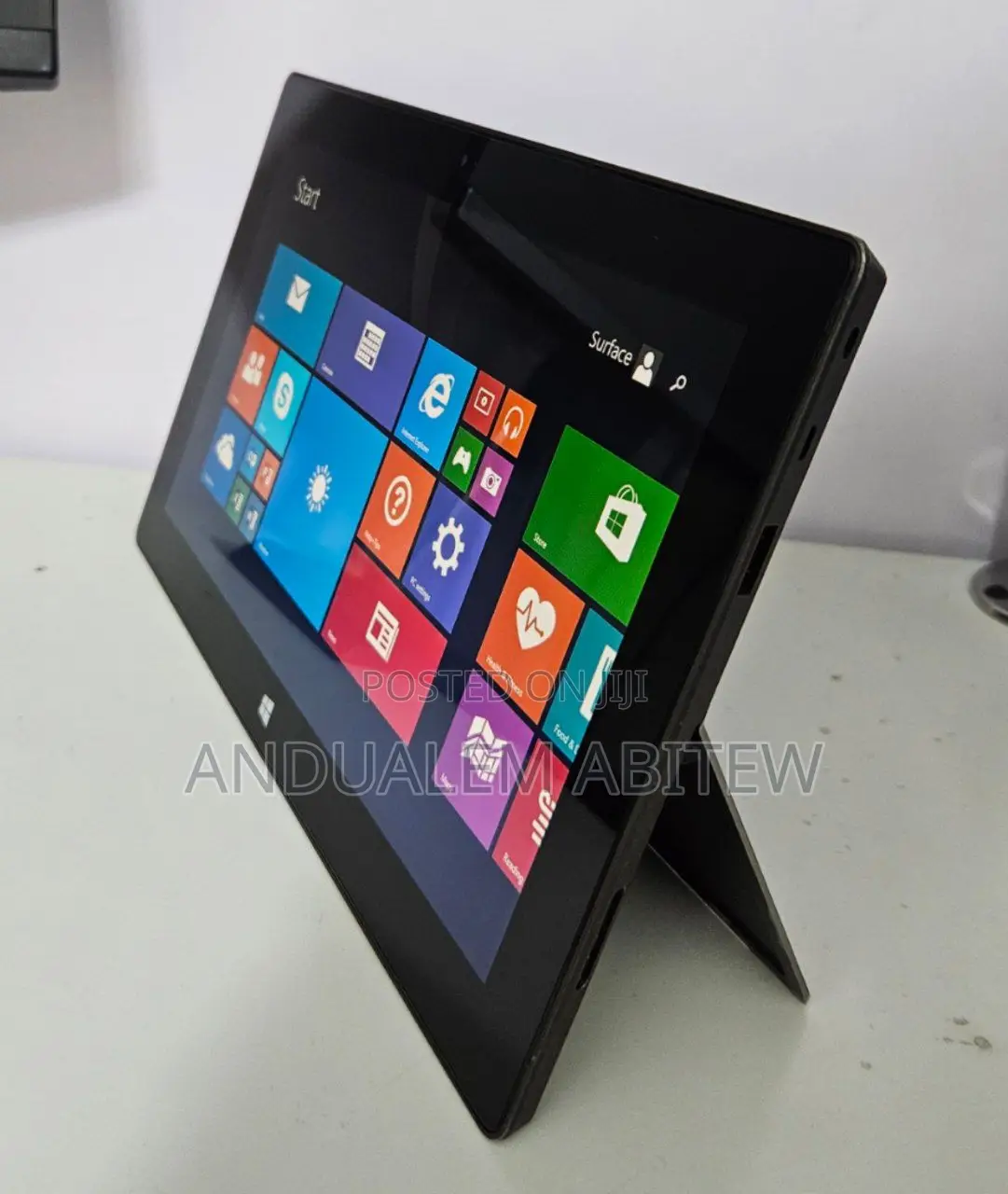 New Laptop Microsoft Surface 2GB Intel Pentium SSD 32GB