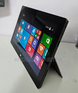 New Laptop Microsoft Surface 2GB Intel Pentium SSD 32GB