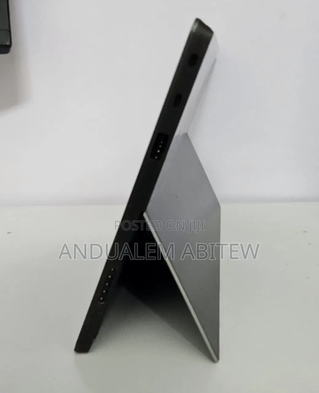New Laptop Microsoft Surface 2GB Intel Pentium SSD 32GB