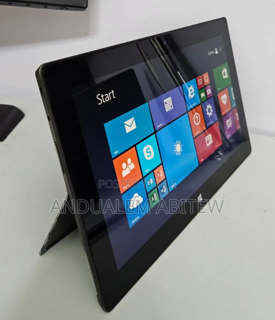 New Laptop Microsoft Surface 2GB Intel Pentium SSD 32GB