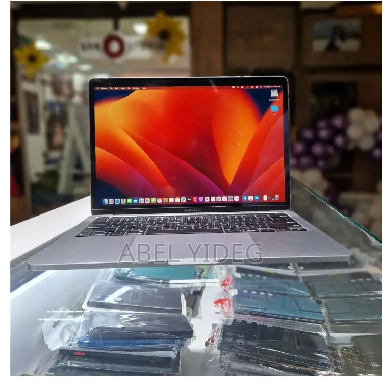 New Laptop Apple MacBook Pro M1 8GB Apple M1 Pro SSD 256GB