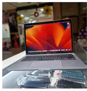 New Laptop Apple MacBook Pro M1 8GB Apple M1 Pro SSD 256GB