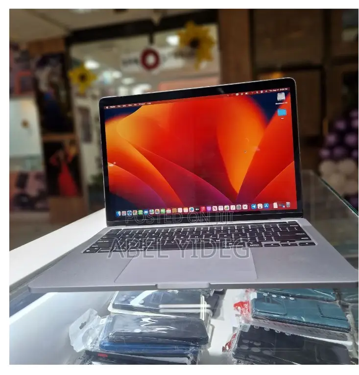 New Laptop Apple MacBook Pro M1 8GB Apple M1 Pro SSD 256GB