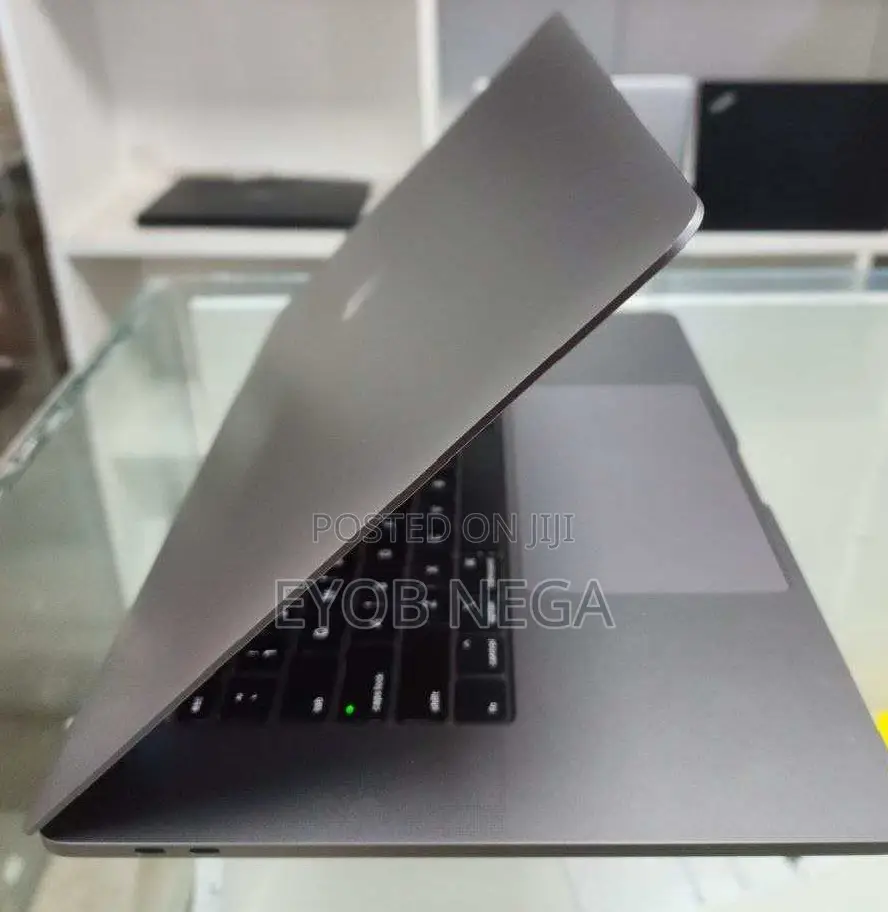 New Laptop Apple MacBook Pro 2017 32GB Intel Core I7 SSD 512GB