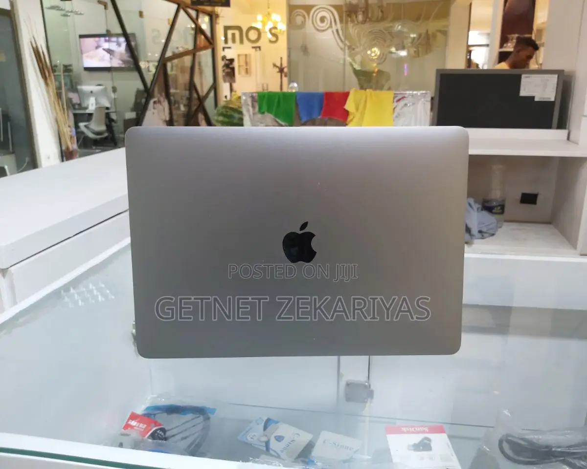 New Laptop Apple MacBook Pro 2020 16GB Intel Core I7 SSD 512GB
