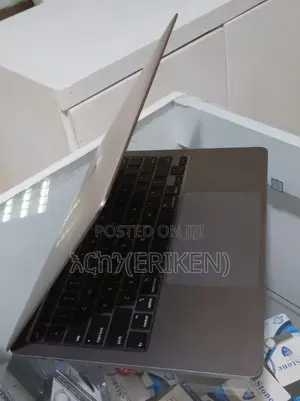 New Laptop Apple MacBook Pro 2020 16GB Intel Core I7 SSD 512GB