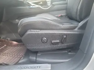 Peugeot 5008 2022 White