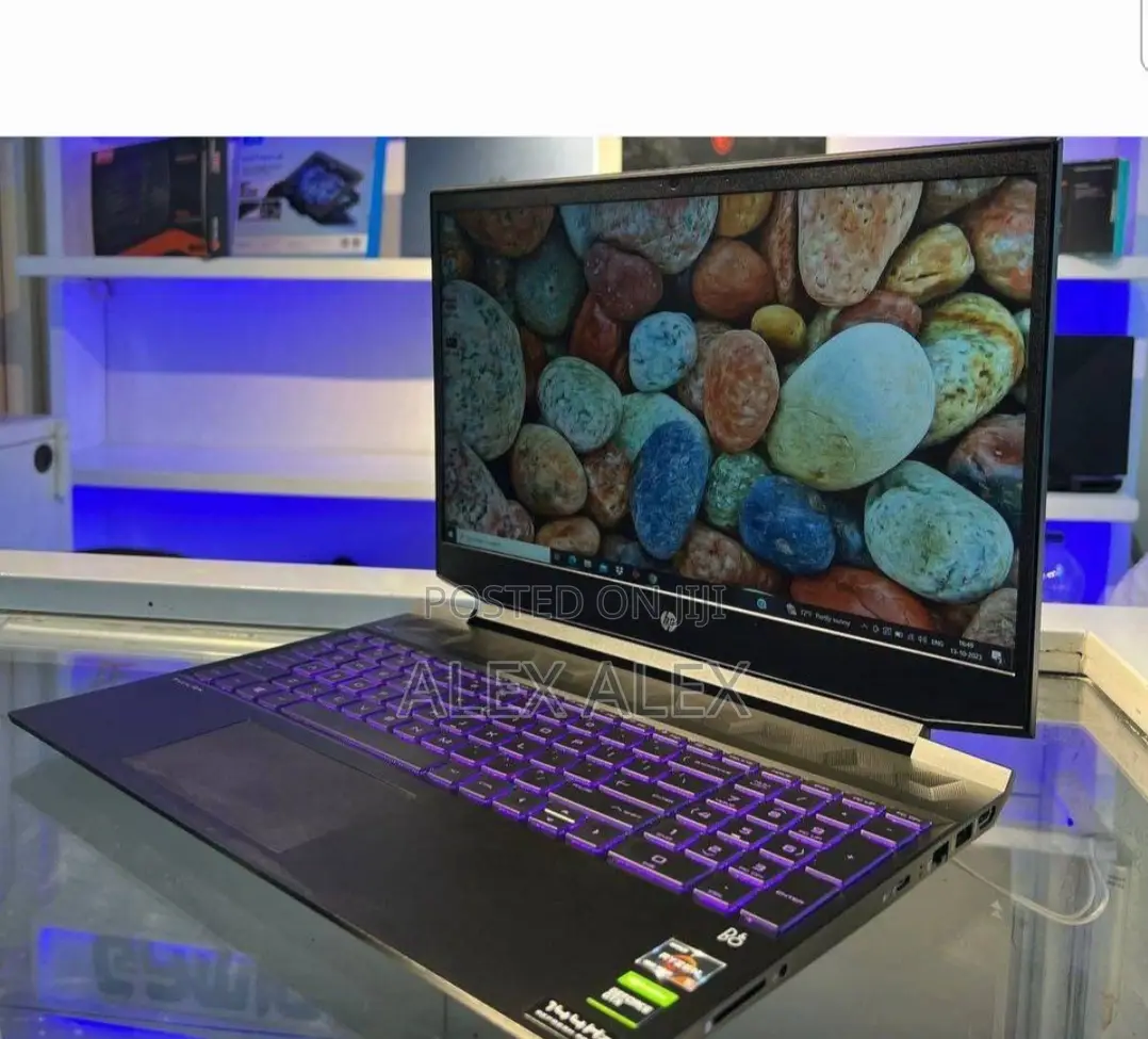 New Laptop HP Pavilion 15 8GB AMD Ryzen 5 SSD 1T