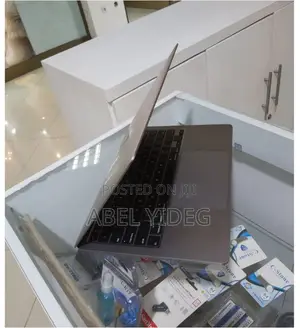 New Laptop Apple MacBook Pro 2020 16GB Intel Core I7 SSD 512GB