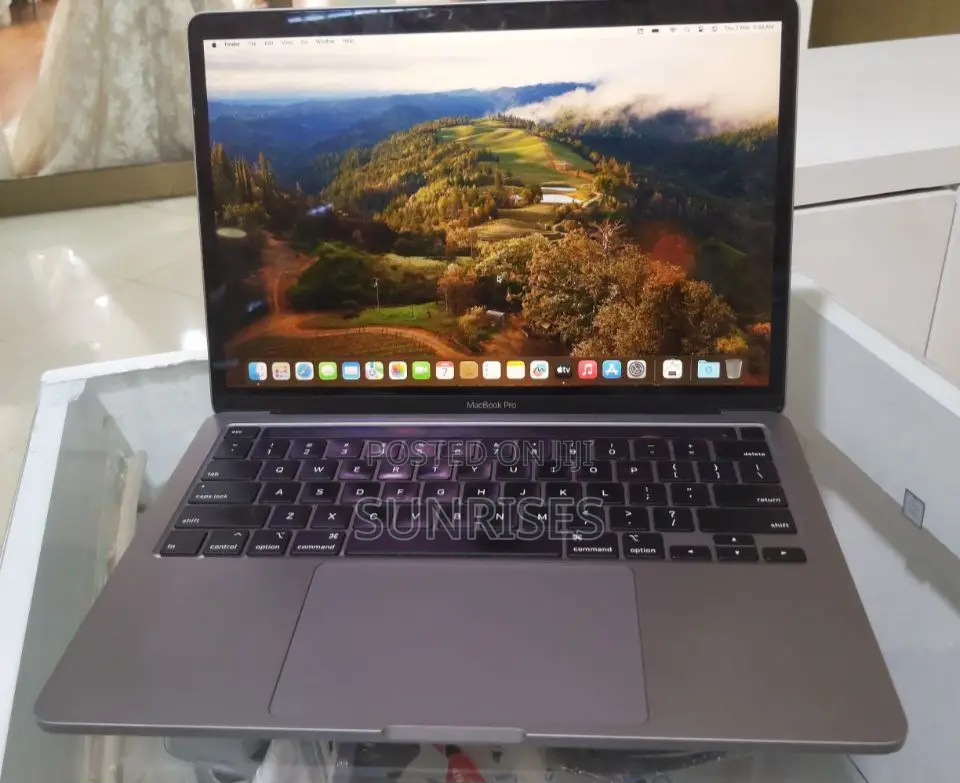 New Laptop Apple MacBook 2020 16GB Intel Core I7 SSD 512GB