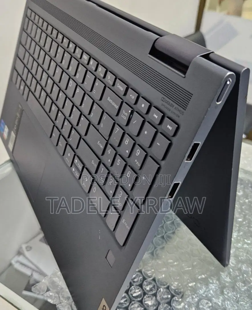 New Laptop Lenovo Yoga 710 8GB Intel Core I5 SSD 512GB