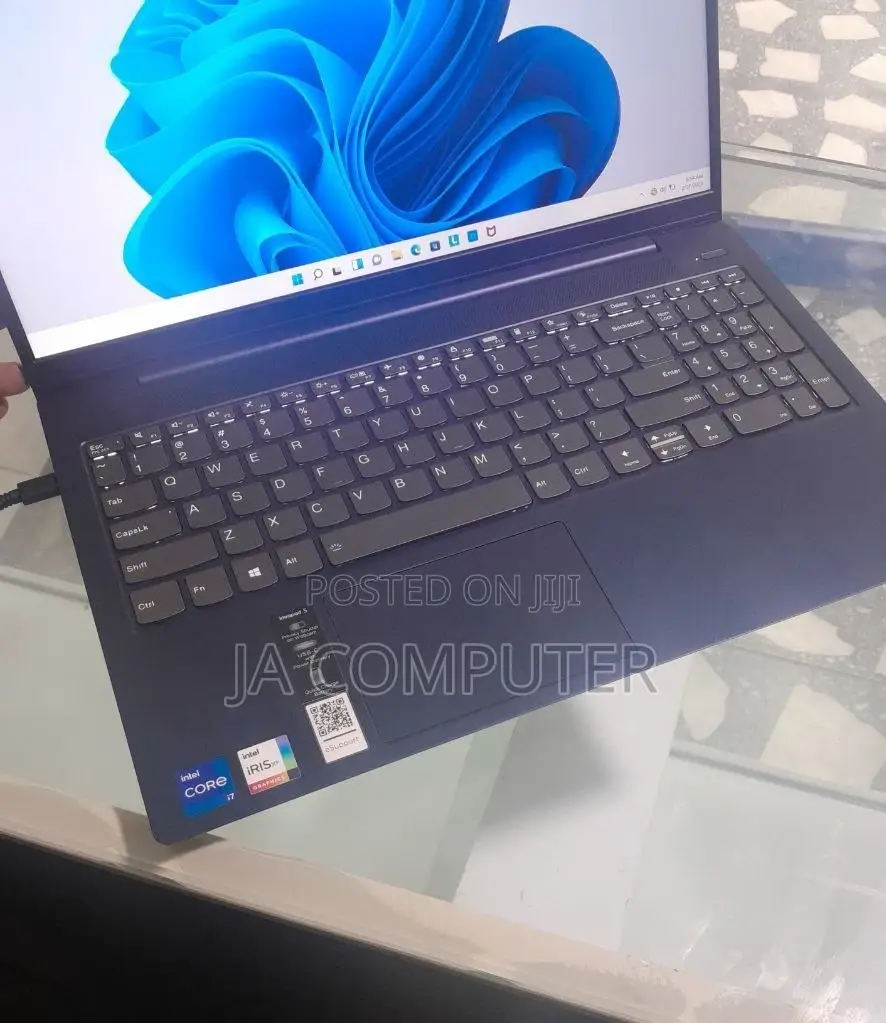 New Laptop Lenovo IdeaPad Flex 15 12GB Intel Core I7 SSD 512GB