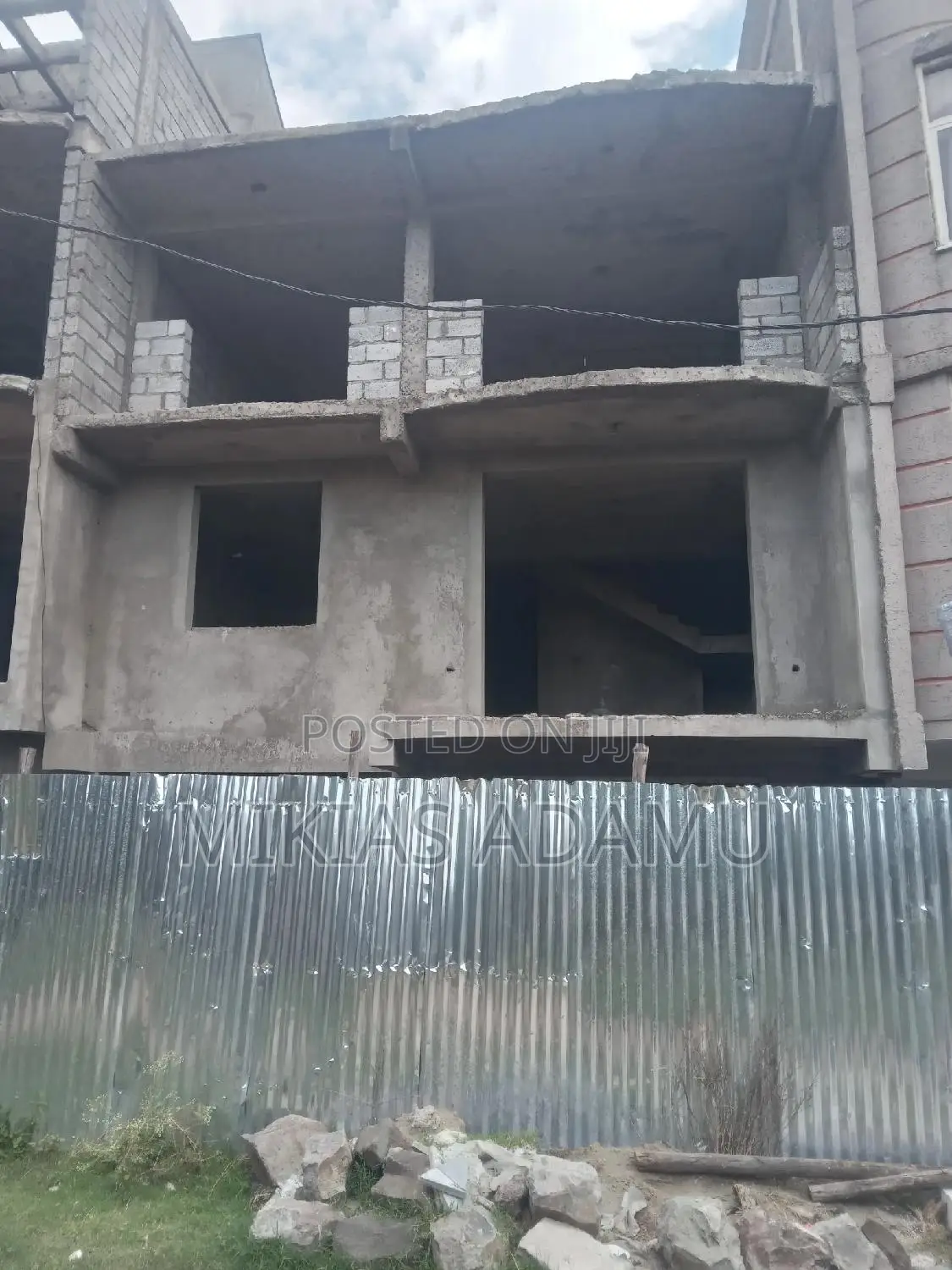 7bdrm House in Akaky Kaliti for sale