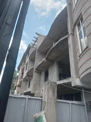 7bdrm House in Akaky Kaliti for sale