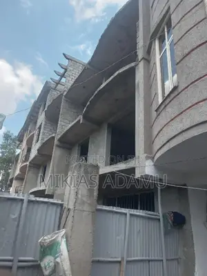 7bdrm House in Akaky Kaliti for sale