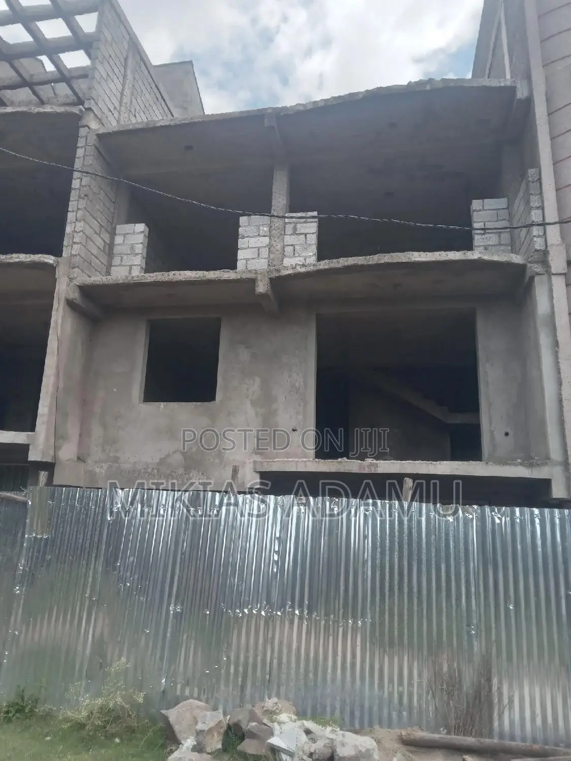 7bdrm House in Akaky Kaliti for sale