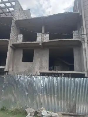 7bdrm House in Akaky Kaliti for sale