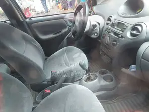 Toyota Vitz 2000 Silver