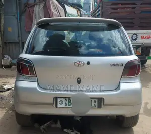 Toyota Vitz 2000 Silver