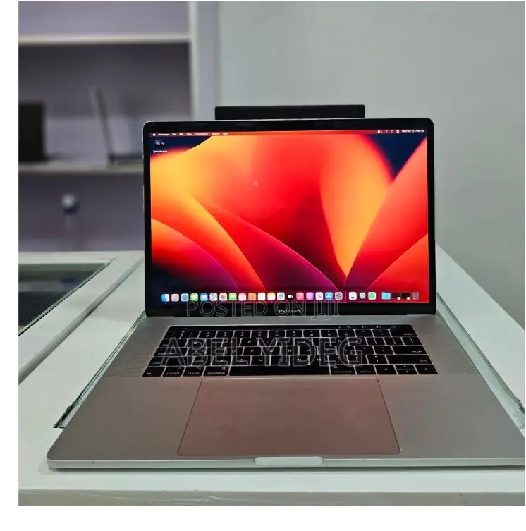New Laptop Apple MacBook Pro 2017 16GB Intel Core I7 SSD 256GB
