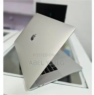 New Laptop Apple MacBook Pro 2017 16GB Intel Core I7 SSD 256GB