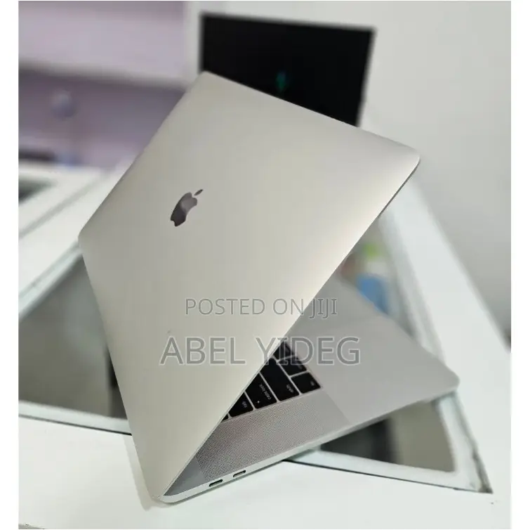 New Laptop Apple MacBook Pro 2017 16GB Intel Core I7 SSD 256GB