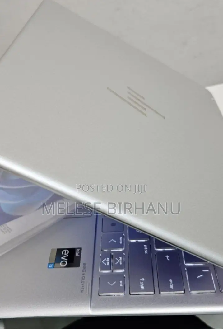 New Laptop HP Spectre X360 8GB Intel Core I5 SSD 512GB