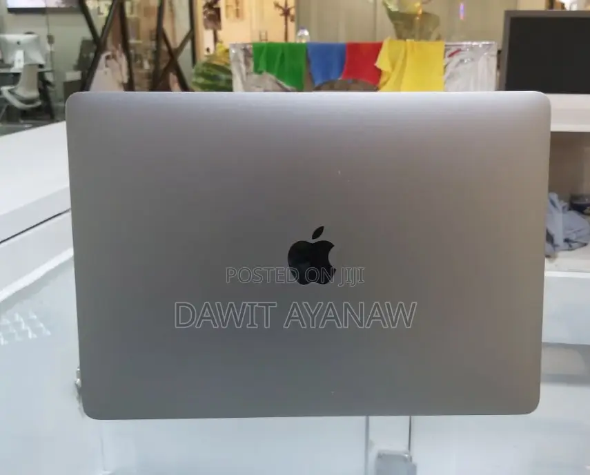 New Laptop Apple MacBook Pro 2020 16GB Intel Core I7 SSD 512GB