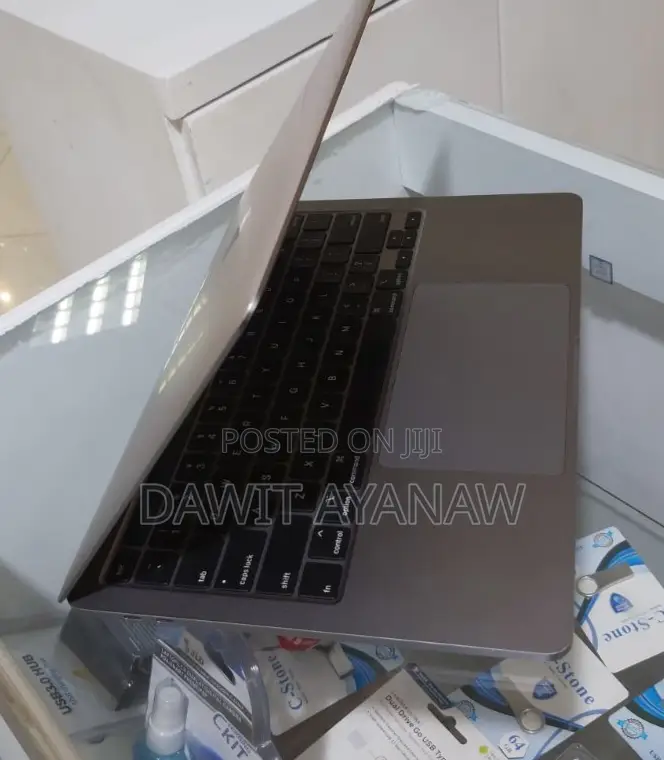 New Laptop Apple MacBook Pro 2020 16GB Intel Core I7 SSD 512GB