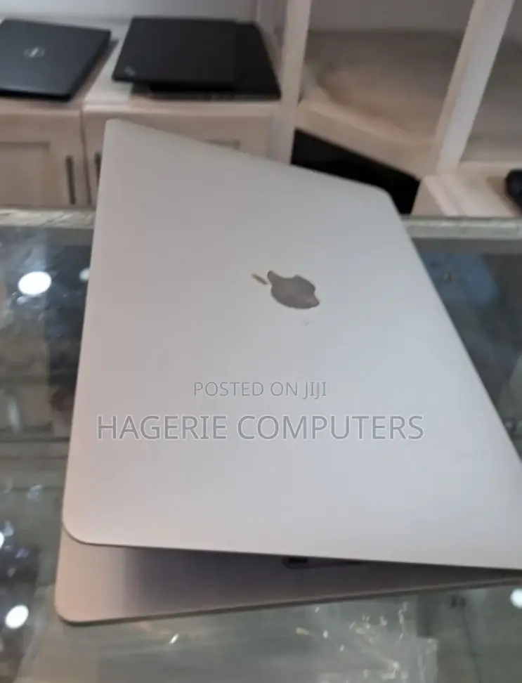 New Laptop Apple MacBook Pro 2019 8GB Intel Core I5 SSD 256GB