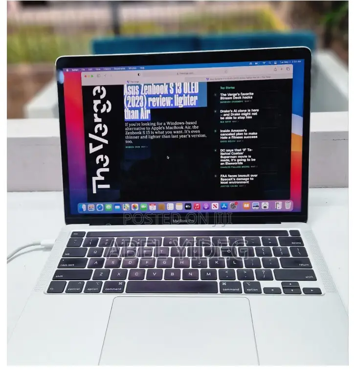 New Laptop Apple MacBook Pro 2020 8GB Intel Core I5 SSD 256GB