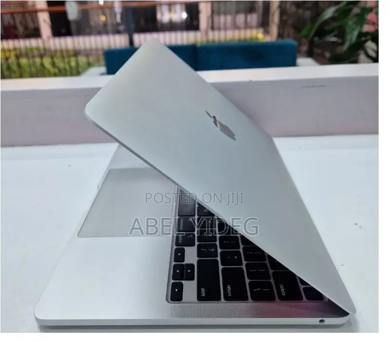 New Laptop Apple MacBook Pro 2020 8GB Intel Core I5 SSD 256GB