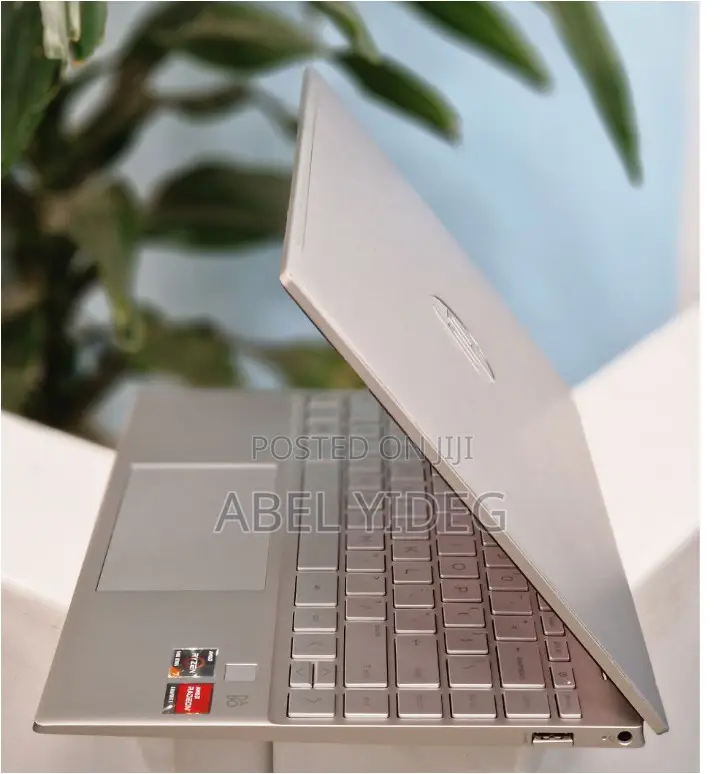 New Laptop HP Pavilion 13 16GB AMD Ryzen 7 SSD 1T