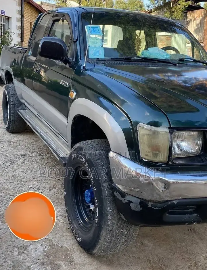 Toyota Hilux 2004 Green