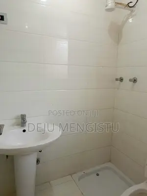 3bdrm Apartment in ሳበ ሁለት(72), Bole for rent