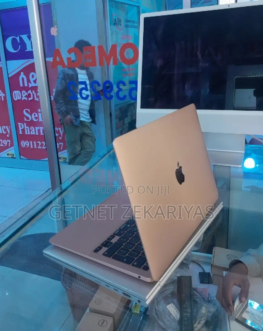 New Laptop Apple MacBook Air 8GB Apple M1 SSD 256GB