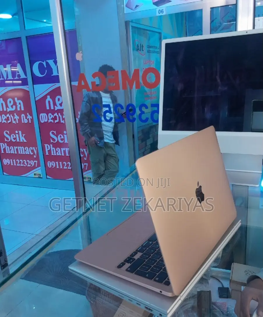 New Laptop Apple MacBook Air 8GB Apple M1 SSD 256GB