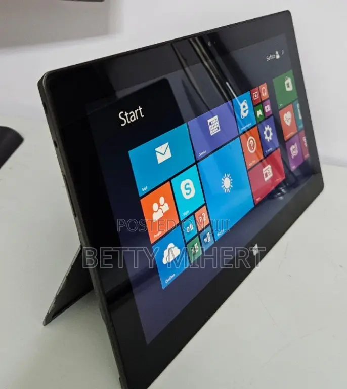 New Laptop Microsoft Surface 2GB Intel Pentium SSD 32GB