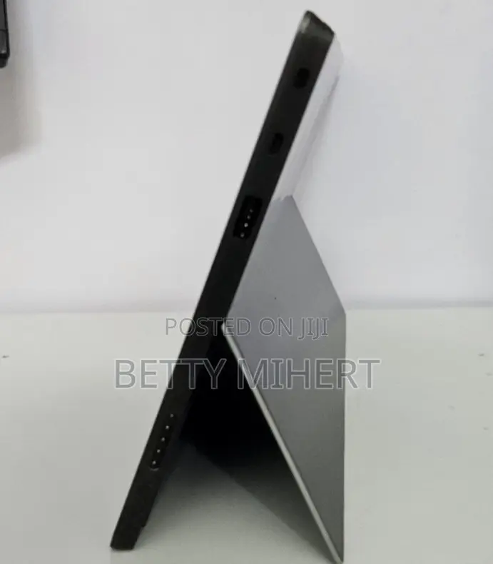 New Laptop Microsoft Surface 2GB Intel Pentium SSD 32GB