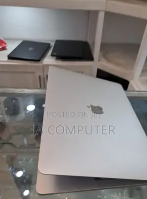 New Laptop Apple MacBook Pro 2019 8GB Apple M1 Pro SSD 256GB